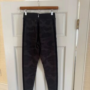 Ultracore Size Large came leggings with double velvet strip on sides